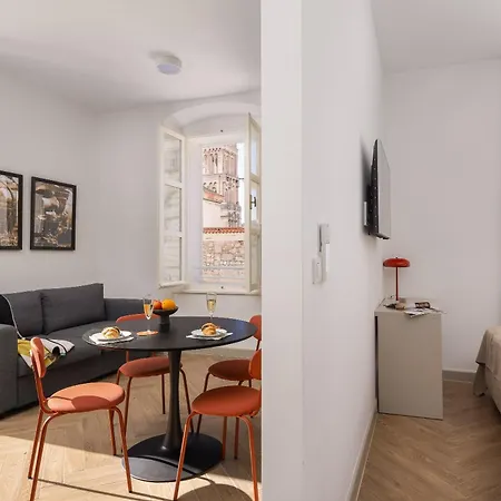 Piac Luxury Apartment